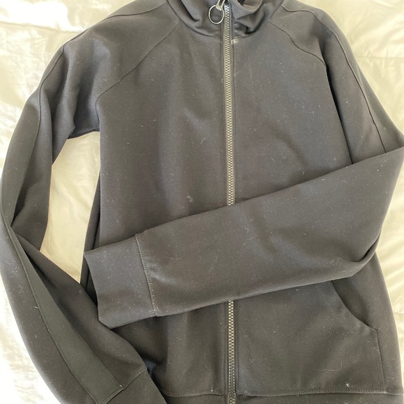 Athletic zip up jacket from Aritzia - Picture 3 of 3